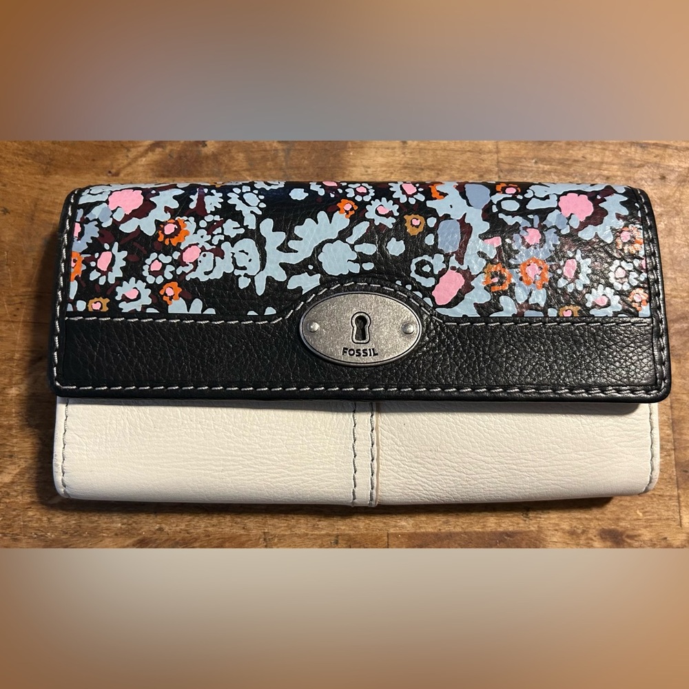 Fossil Black and White Floral Wallet